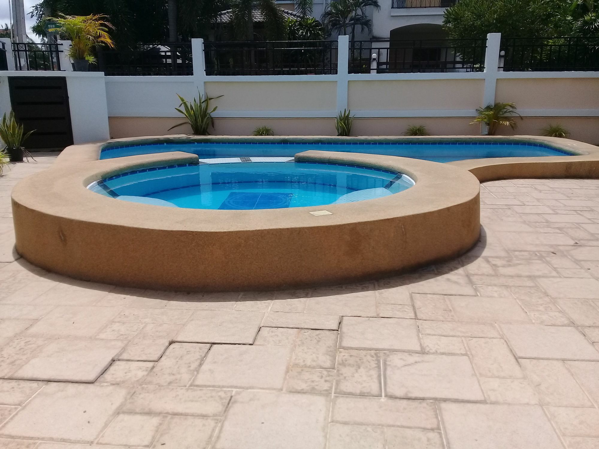 Apartment 4 Bedroom House & Private Pool *