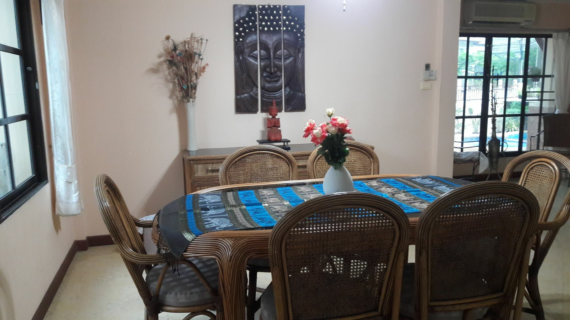 4 Bedroom House & Private Pool Apartment *