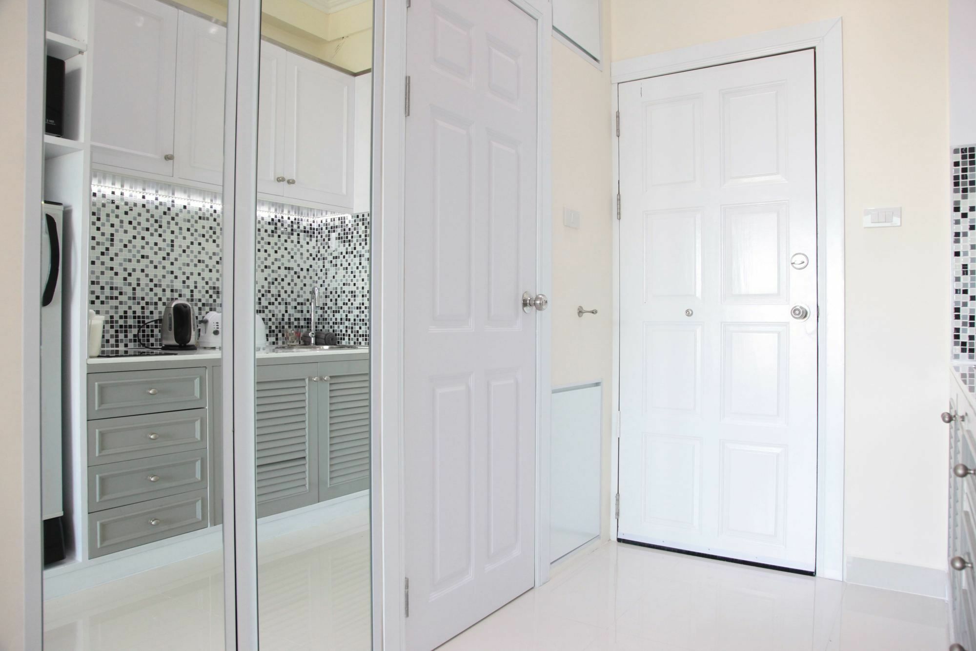 Thepthip Artdeco Apartment