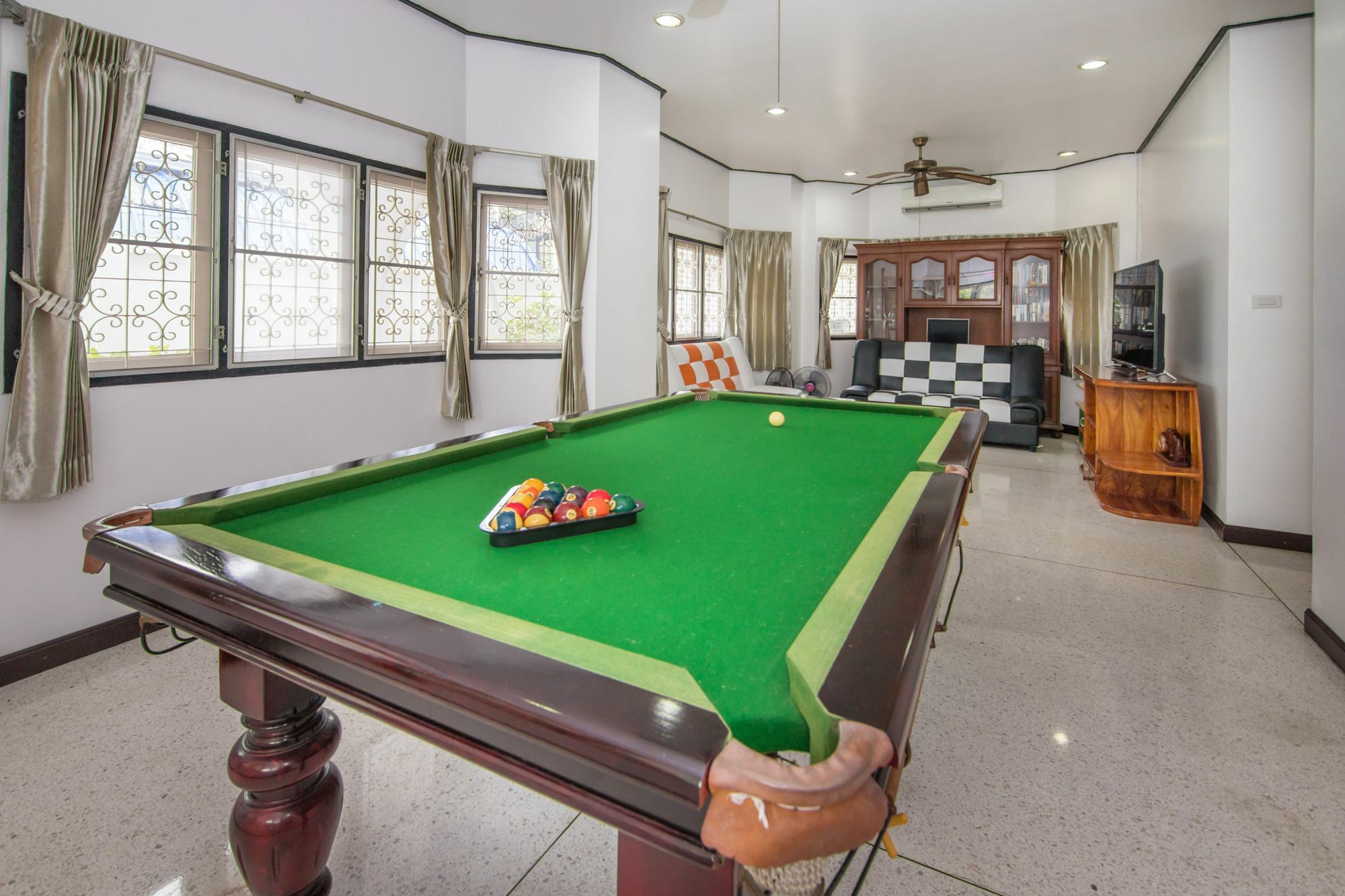 Nowhere Skittles Villa Pattaya