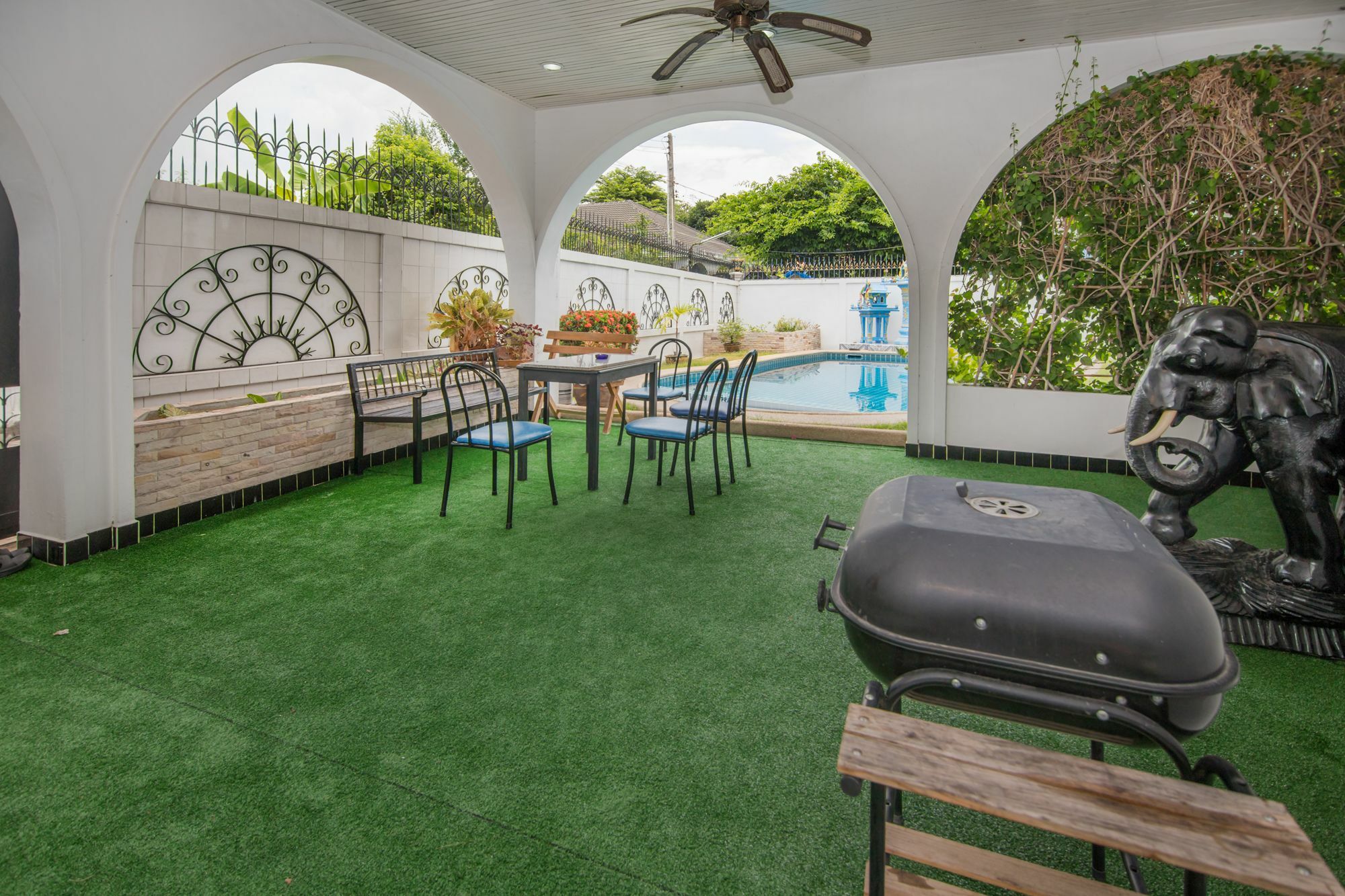Villa Nowhere Skittles Pattaya