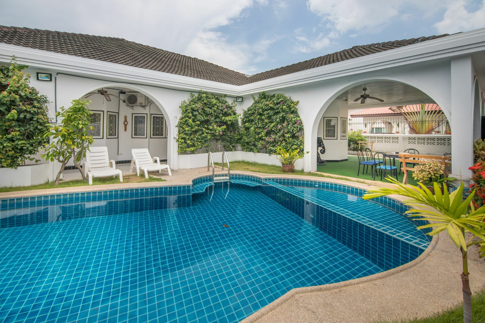 Nowhere Skittles Villa Pattaya