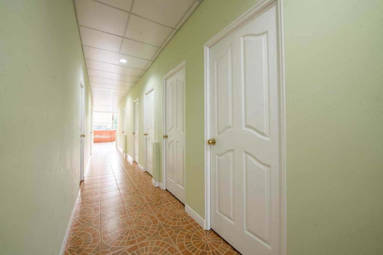 Sindy's Hostel *