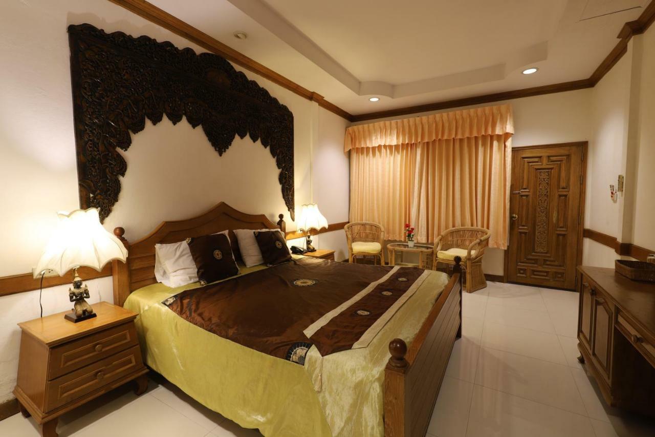 Hotel Right Spot *