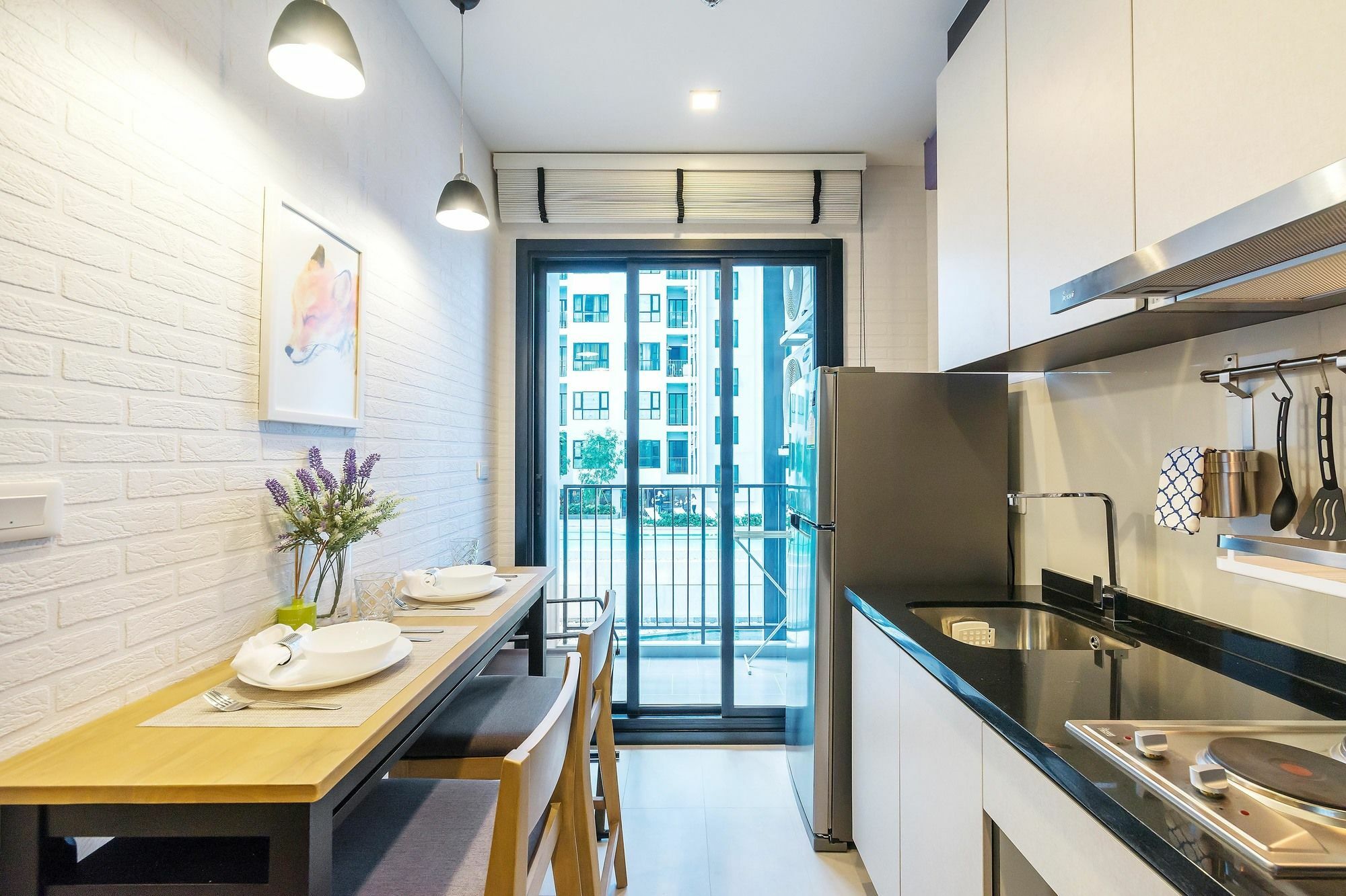 Favstay - The Base Apartment *