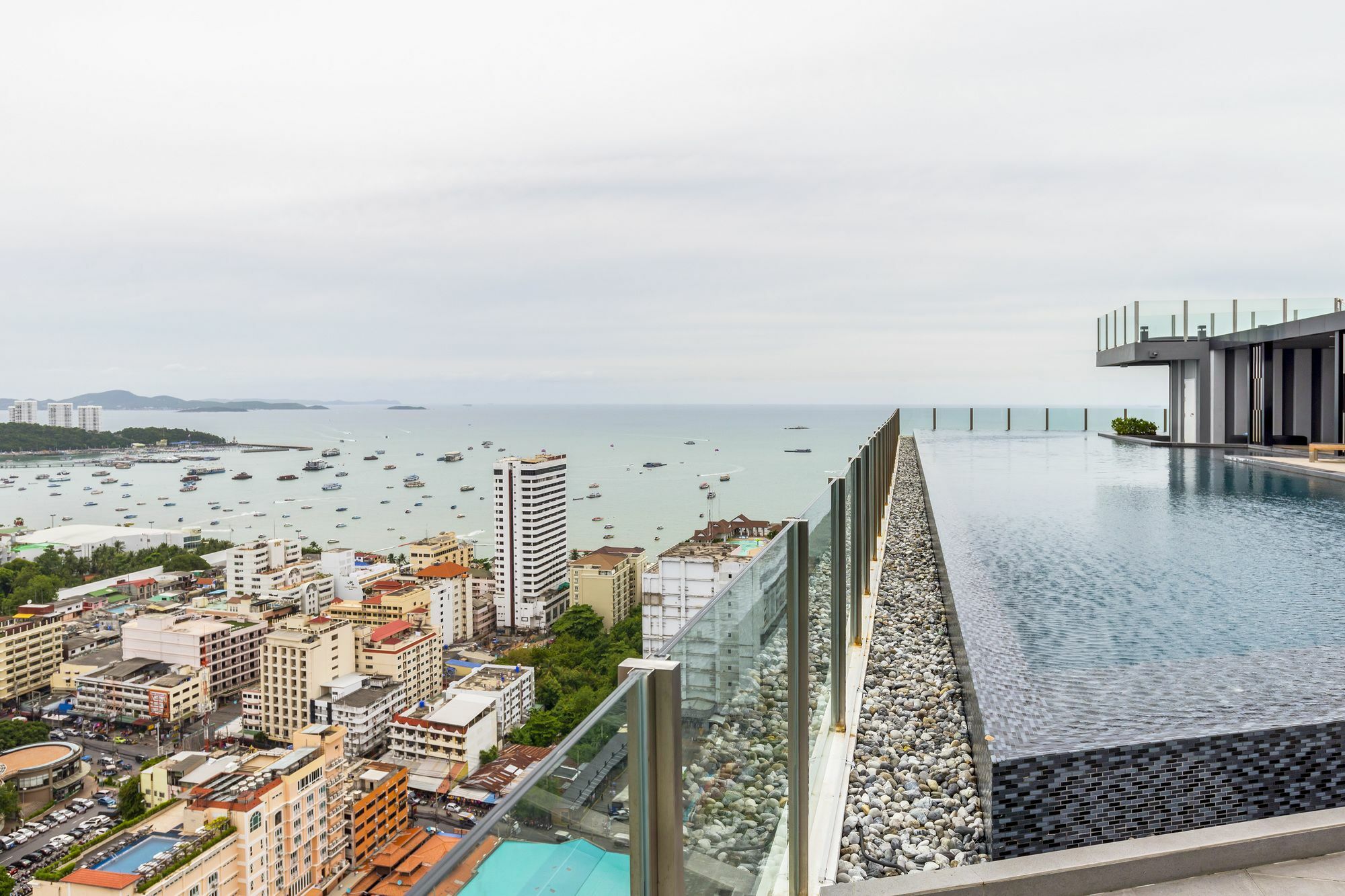 Favstay - The Base * Pattaya