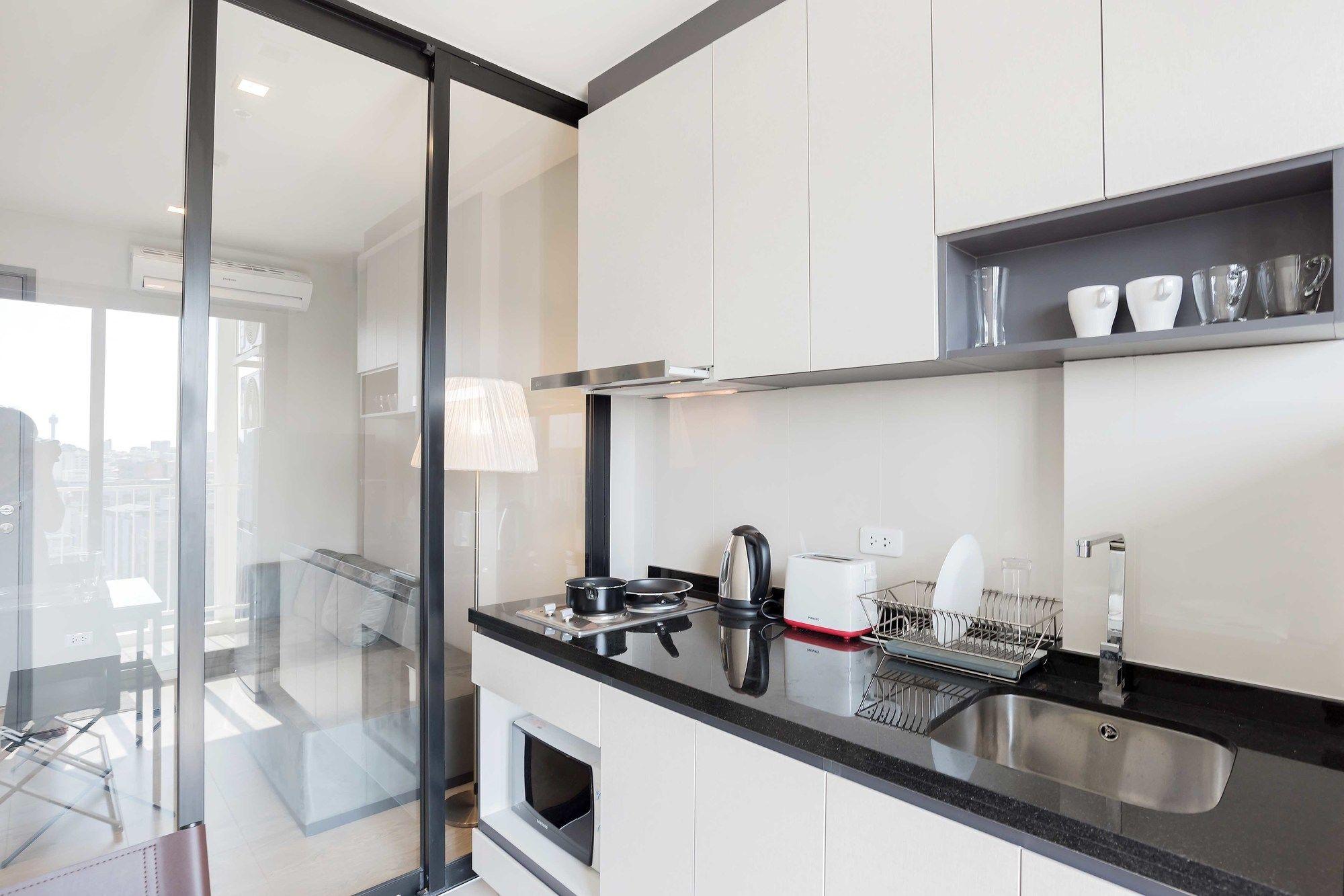 Favstay - The Base Apartment *