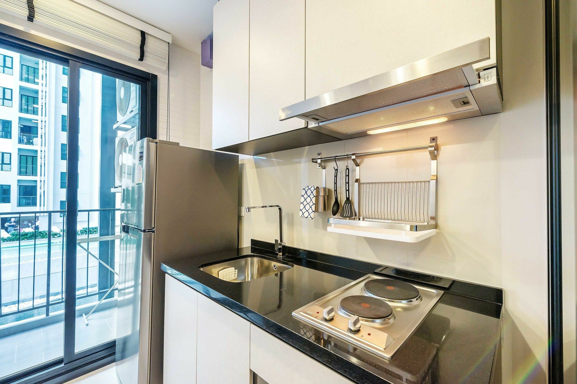 Favstay - The Base Apartment