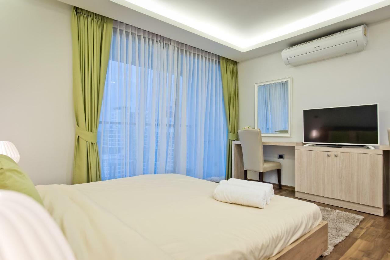 Stylish In Peak Towers Apartment