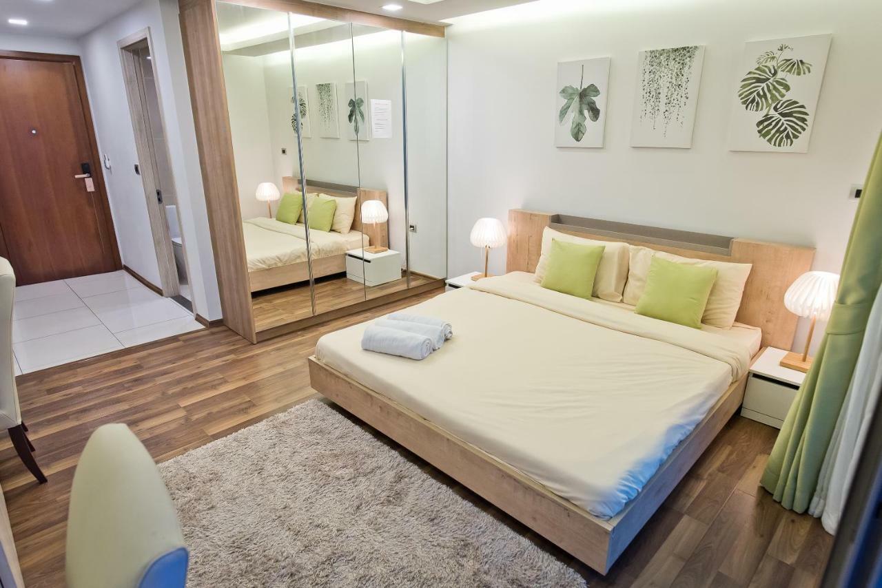 Stylish In Peak Towers *