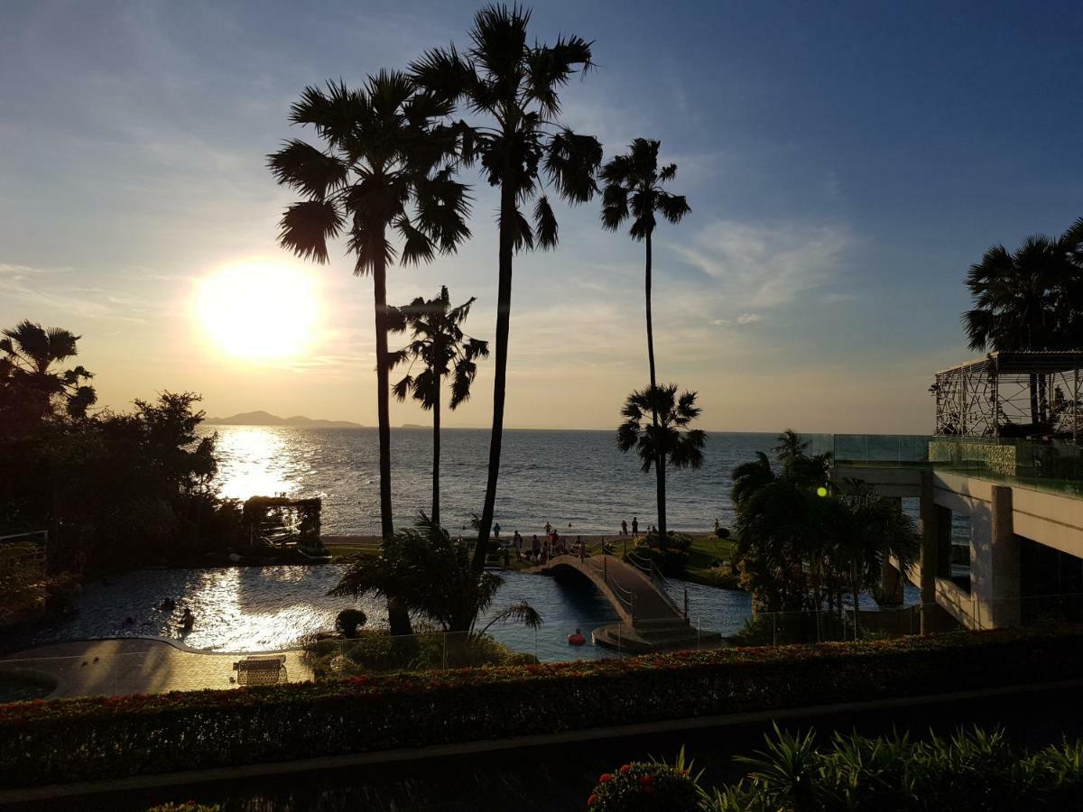 Front At The Palm Wongamat Apartment Pattaya