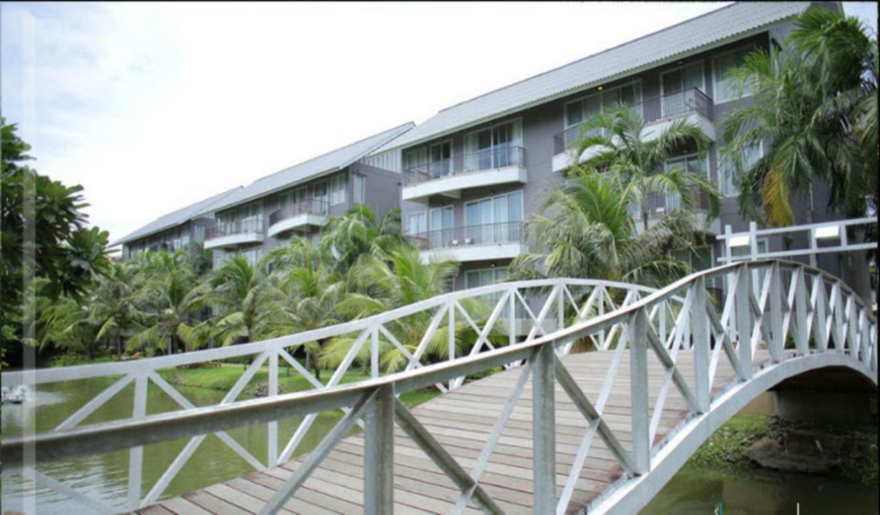 The Leela & 4*