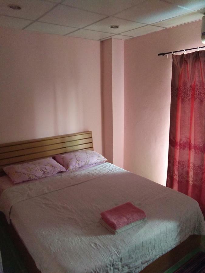 Crocodile Bar Guest house