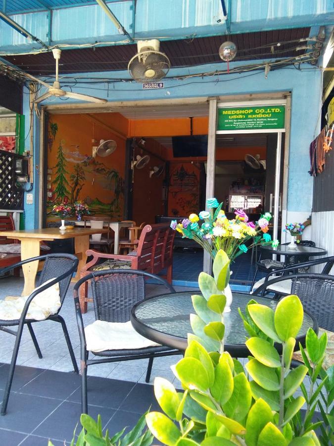 Crocodile Bar