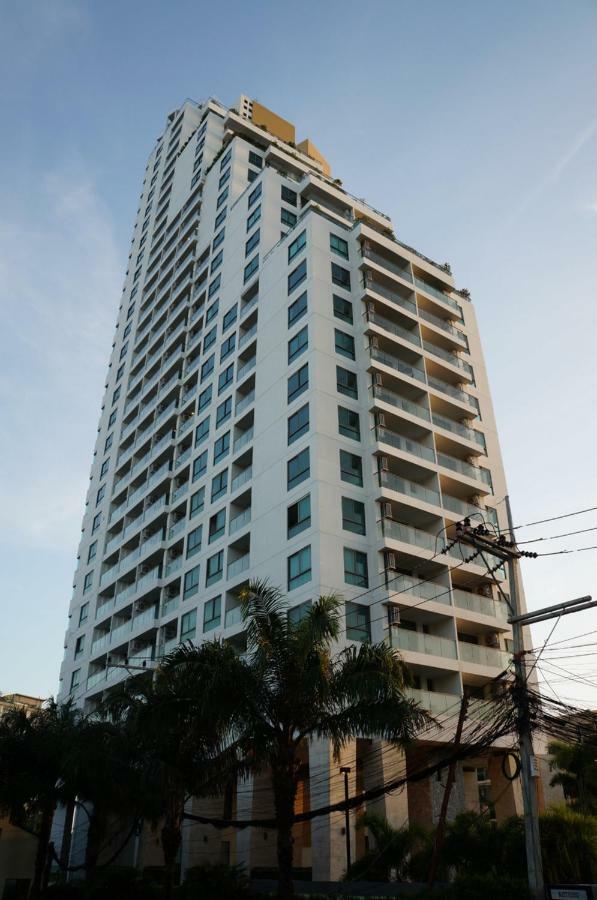 Apartment Garden View In Peak Towers Pattaya