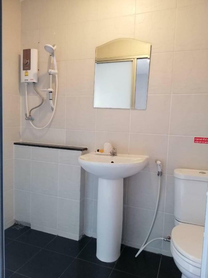 Montana Court Apartment *