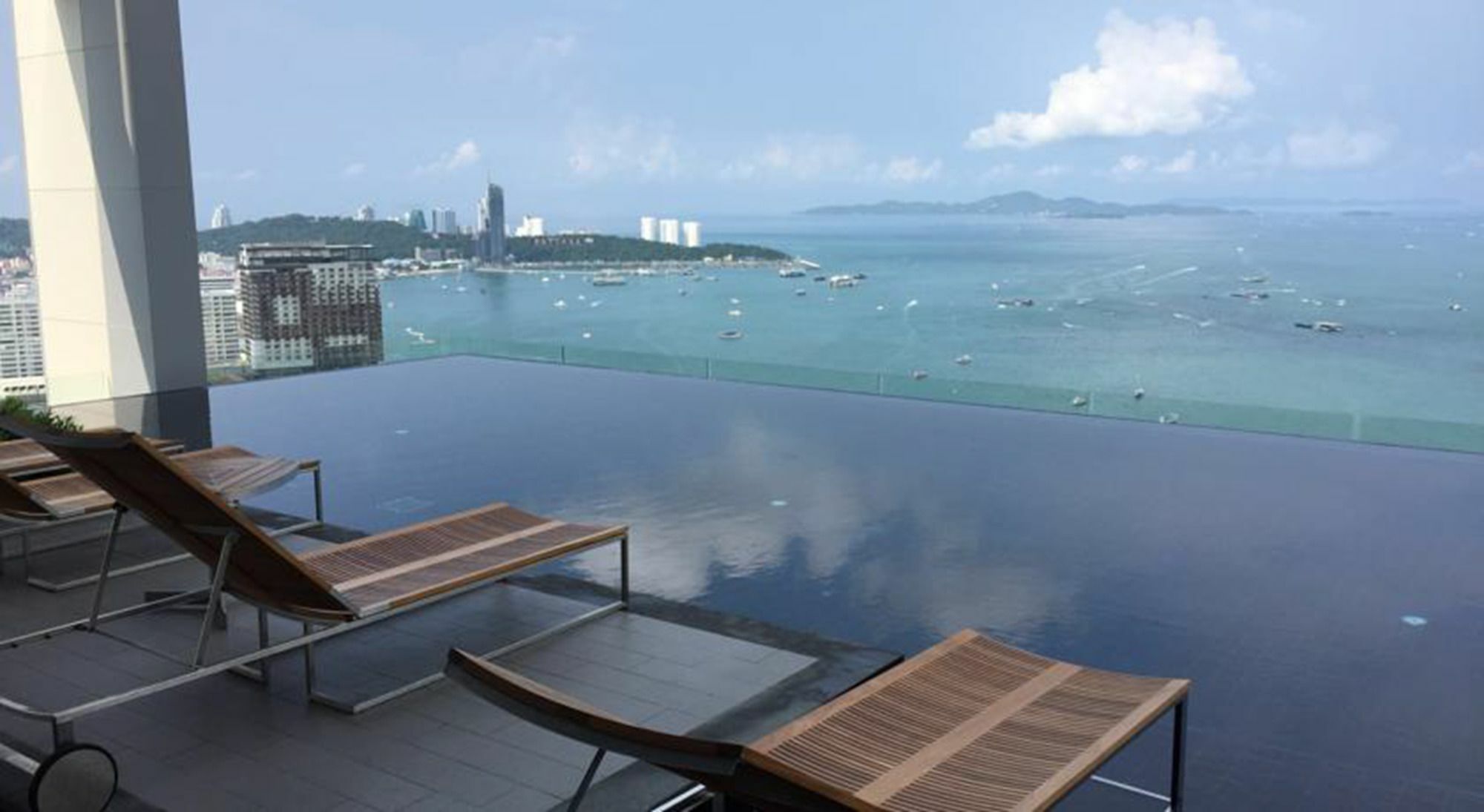 Centric Sea By Uplus Apartment