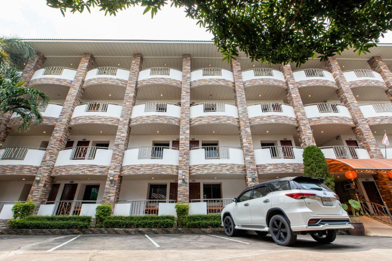 Selina Place Hotel 3*