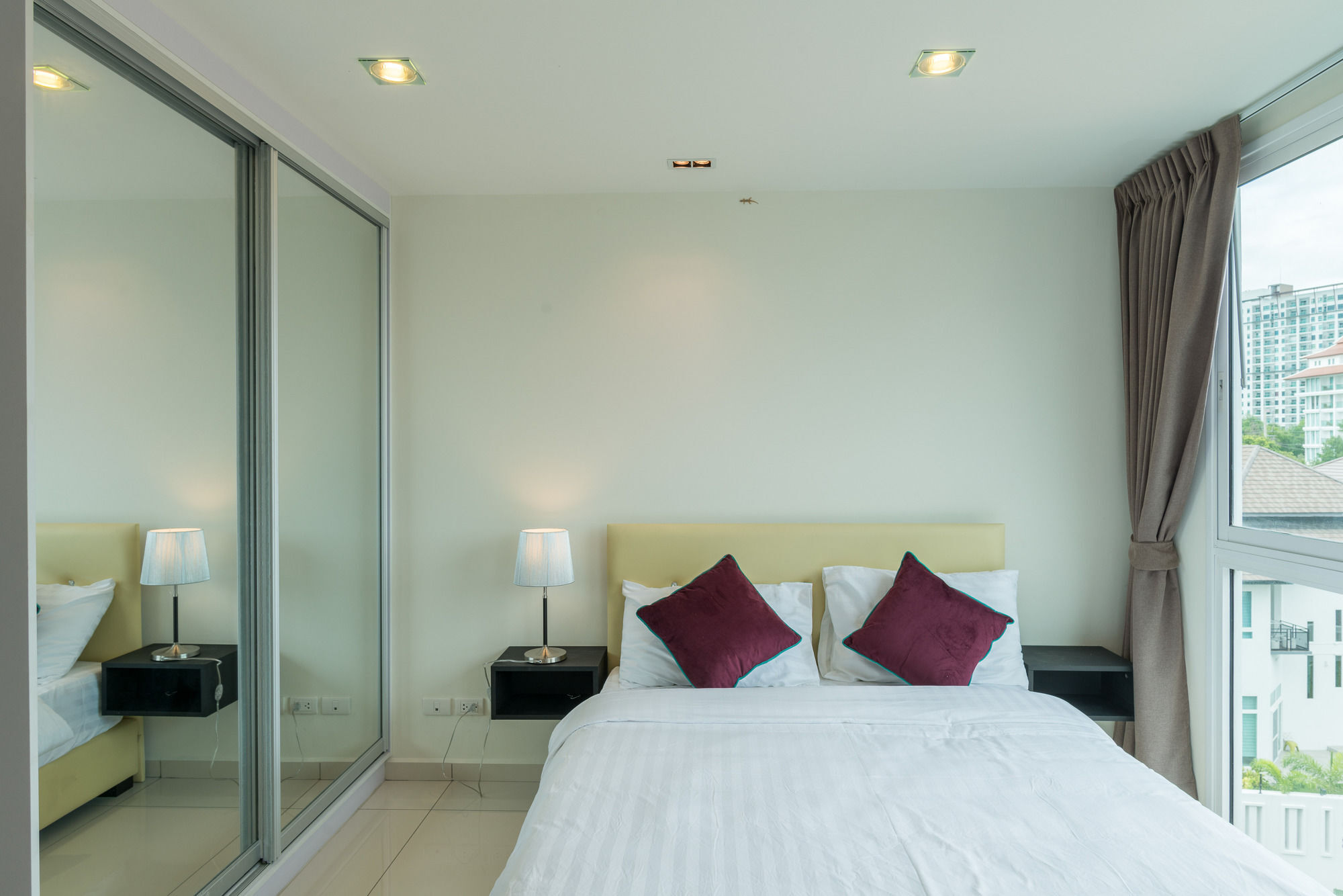 Art On The Hill By Sunny Apartment Pattaya
