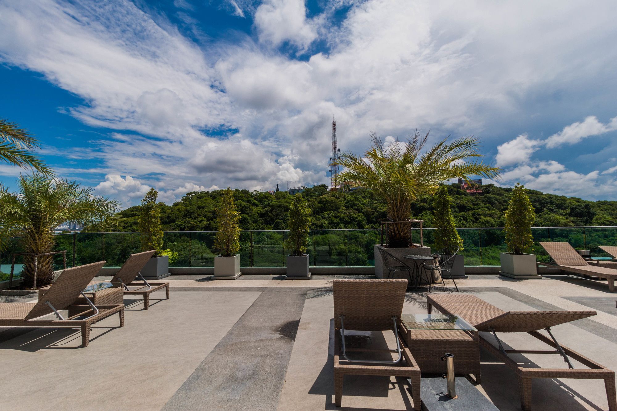 Pangsapuri The Point Pratumnak By Psr *