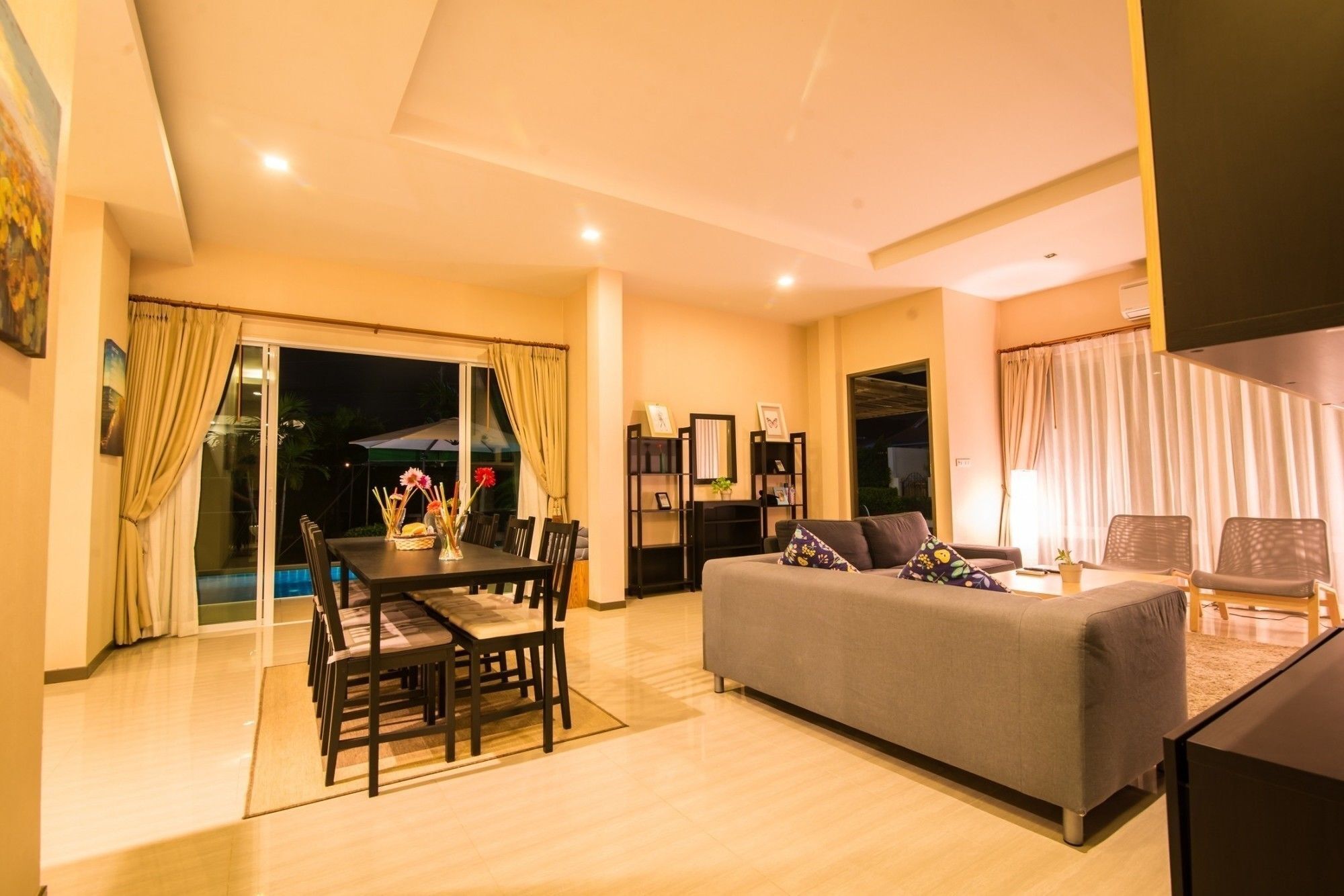 The Deluxe Modern Pool * Pattaya