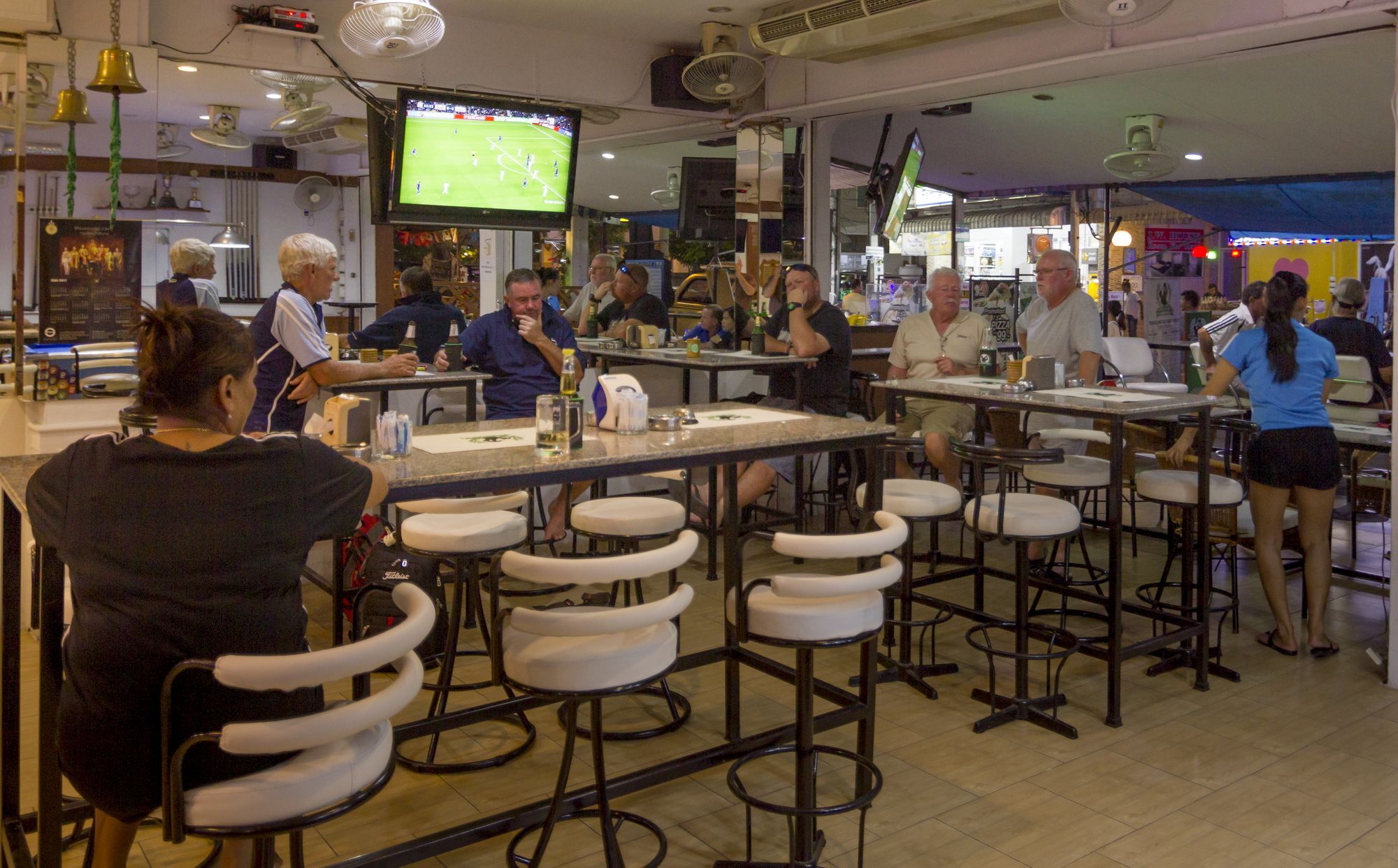 Rumah tetamu Traveller's Rest Sports Bar