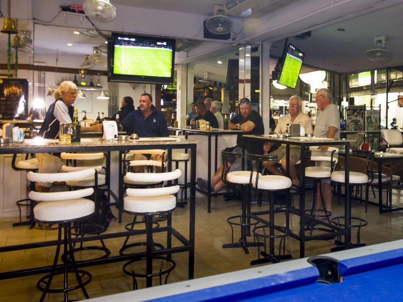 Rumah tetamu Traveller's Rest Sports Bar Pattaya