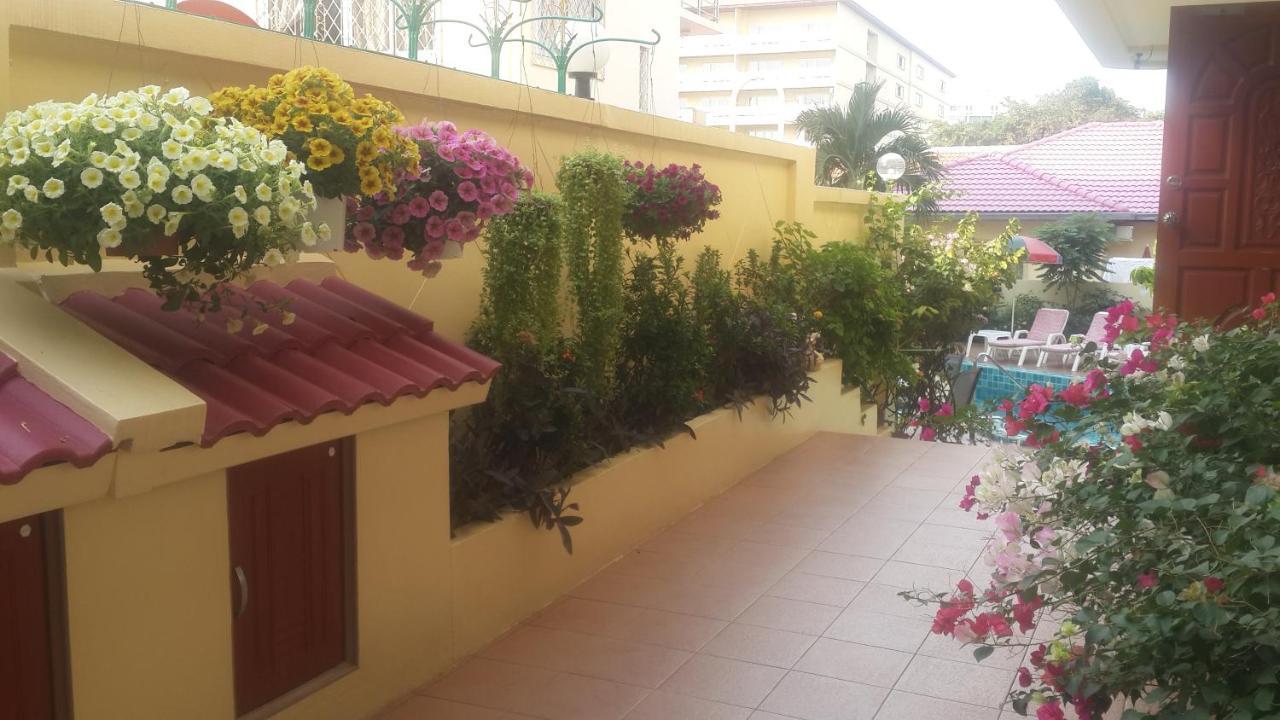 Butterfly Garden Boutique Residence: Luxury With Baths Pattaya