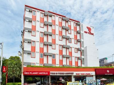 Red Planet Sha Extra Hotel