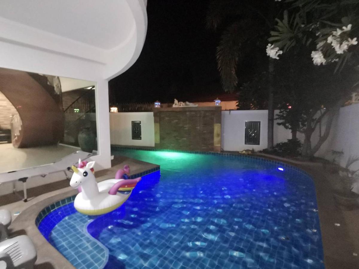 Villa Tewaree - House Walking Street 4 Bedrooms Pattaya