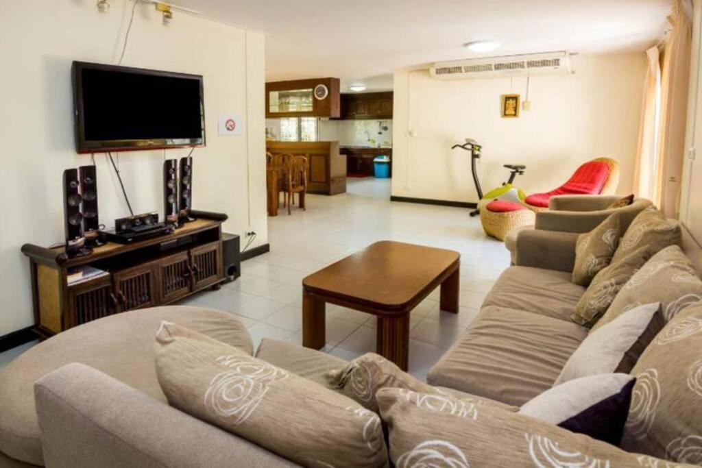 Villa Rose With Private Pool And Jacuzzi 100m To Pattaya