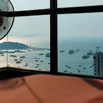 Center Seascape อพาร์ทเม้น *