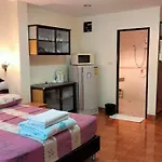 Nightstar Hostel *