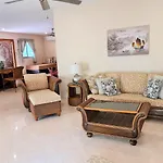 Butterfly Garden Boutique Residences Apts And Villas, A Lifestyle Destination Ex Lg 1-3 Bedroom Units , Full Kitchen, 2 Full Bathrooms, Rain Shower, Spa Bath, Free Bbq, Free Fast Fiber Optic Wifi, Staff 24-7