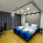 อพาร์ทเม้น Centara Avenue *