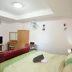 Pattaya Holiday Lodge