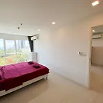 อพาร์ทเม้น One Tower Sea View 104 *