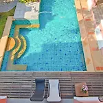 พระตำหนักวิลล่า 10 ห้องนอน พร้อมสระว่ายน้ำส่วนตัว Villa Pattaya