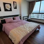 1 Bedroom In The Peak Towers