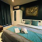 โรงแรม Rosewood Pool 1 *