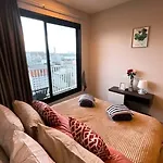 Base Long Balcony King-bed With Infinity Pool Pattaya