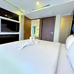 Grand Avenue * Pattaya