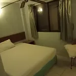 Kingfisher House And Bar Guest house