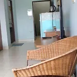 Guest house Kingfisher House And Bar