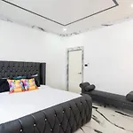市中心4卧4卫泳池别墅/门口711/海边1公里/宁静/不用爬楼梯