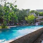 Unixx Oasis : Grandeur 2Br Suite