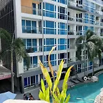 芭提雅中心地带 Centara Avenue 一房公寓3楼 紧邻海滩, 酒吧街, 智能电视