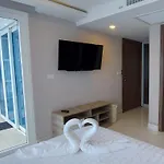 Grand Avenue Pattaya - Luxury Suite - 2 Bedroom 2 Baths - Pool-View