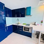 Grand Avenue Conde Apartment *