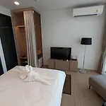 อพาร์ทเม้น Downtown Chic Rooftop Pool #en797 *